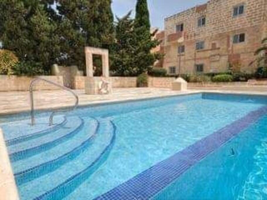 Private Room In A Modern Apartment With Pool And Sea View خليج سانت بول المظهر الخارجي الصورة