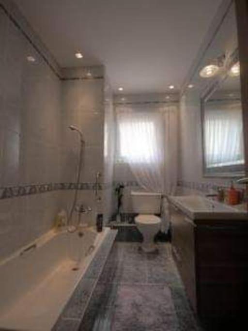 Private Room In A Modern Apartment With Pool And Sea View خليج سانت بول المظهر الخارجي الصورة