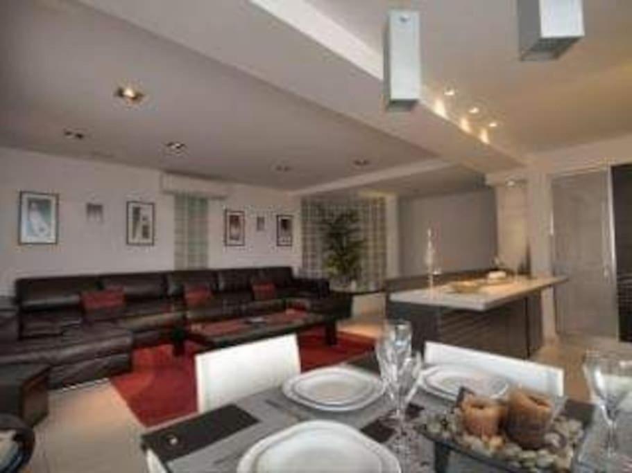 Private Room In A Modern Apartment With Pool And Sea View خليج سانت بول المظهر الخارجي الصورة